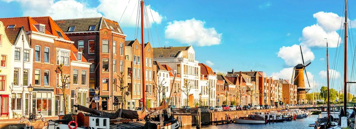 Historische haven met molen, de omgeving van COMTOO in Breda